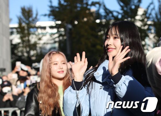 위클리 지한, 꿀 떨어지는 인사