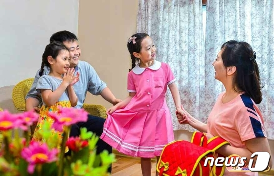 북한, 미래세대와 후대사랑 기조 부각…"아이들의 웃음소리 차넘쳐"