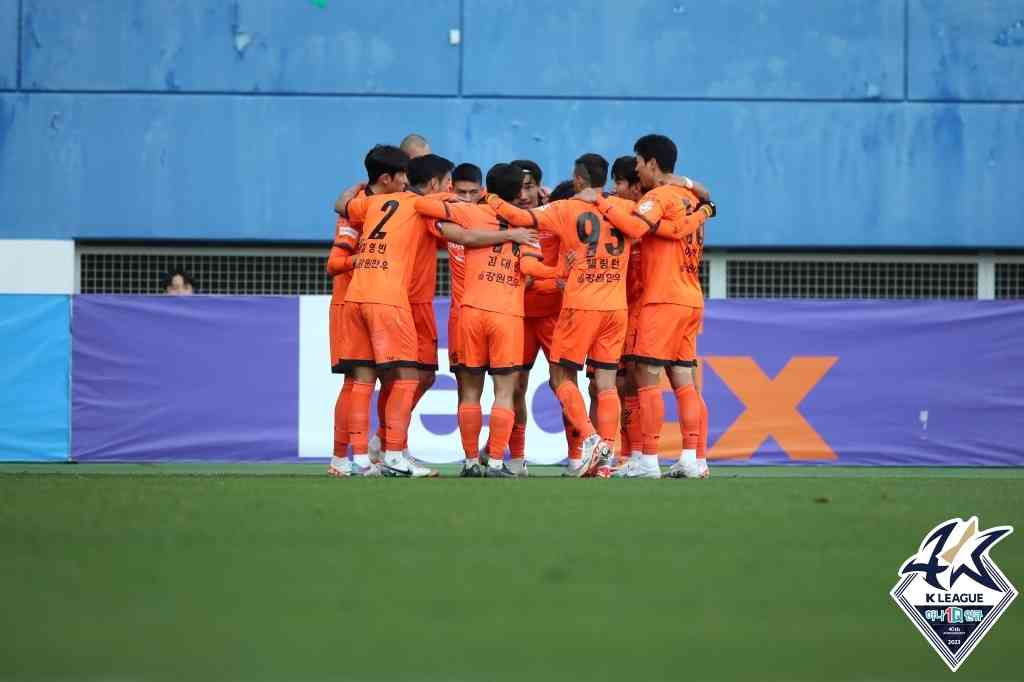 6경기 만에 승리한 강원FC(한국프로축구연맹 제공)