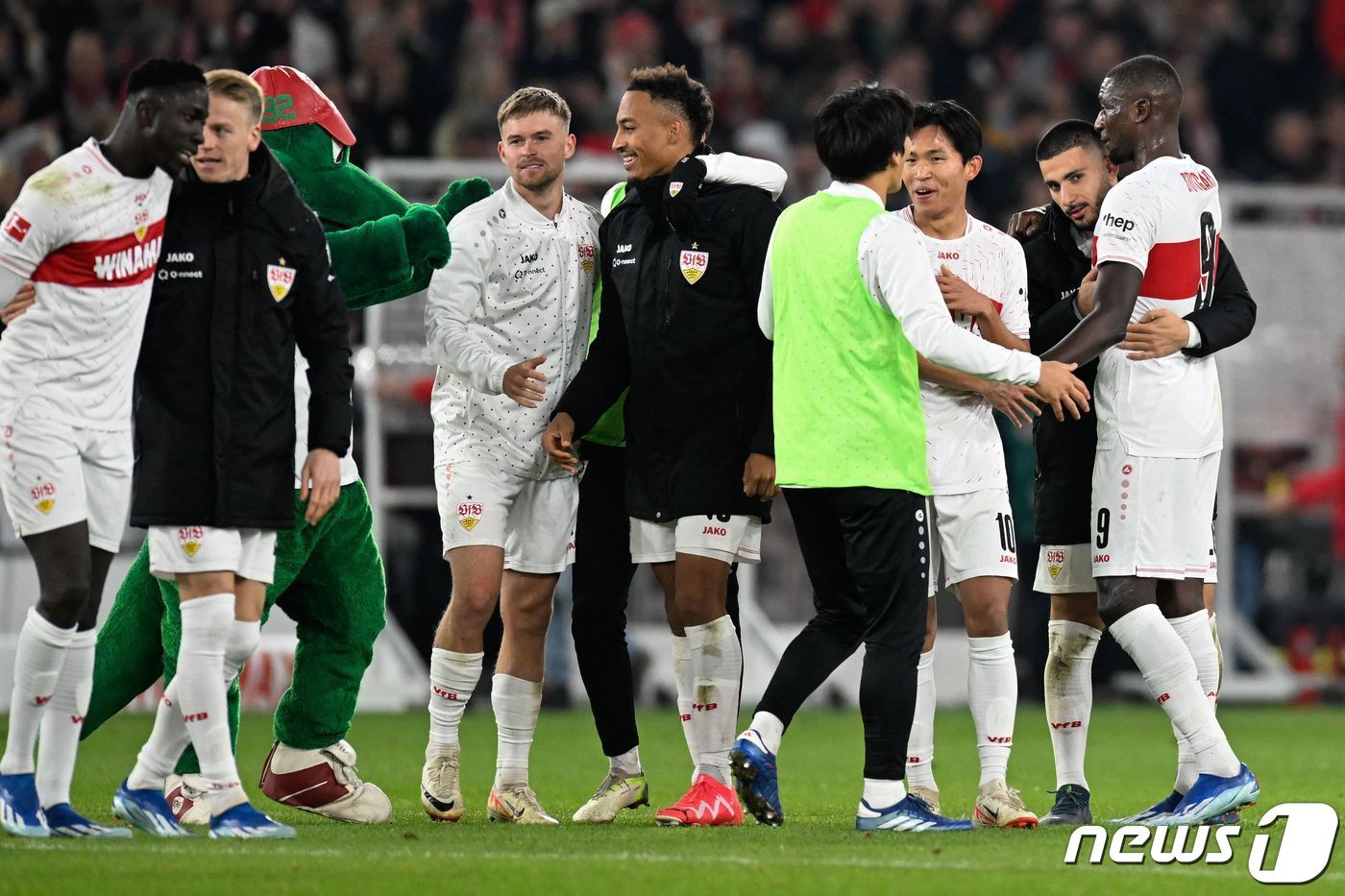 본문 이미지 - 독일 분데스리가 3위에 오른 슈투트가르트. ⓒ AFP=뉴스1