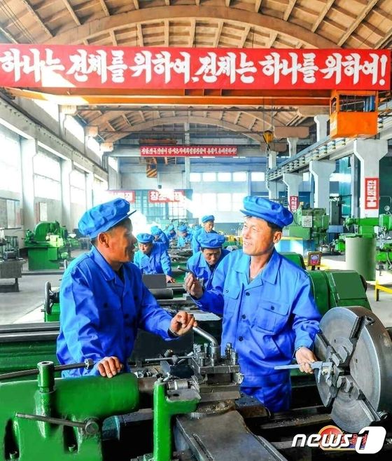 '현장 정치사업' 벌이는 북한 기계공장 당 초급 일꾼 
