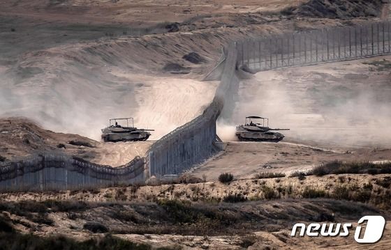 [포토] 가자지구와 접경지 넘는 이스라엘 탱크
