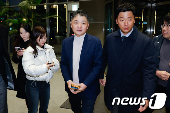 비상경영회의 향하는 김범수 센터장