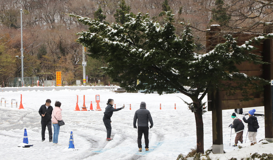 재주 산지 대설주의보 어리목 7.2㎝ 눈 쌓여…산간도로 차량통제