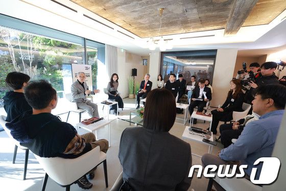 유인촌 장관, '한국방문의 해' 계기 관광 전략 간담회