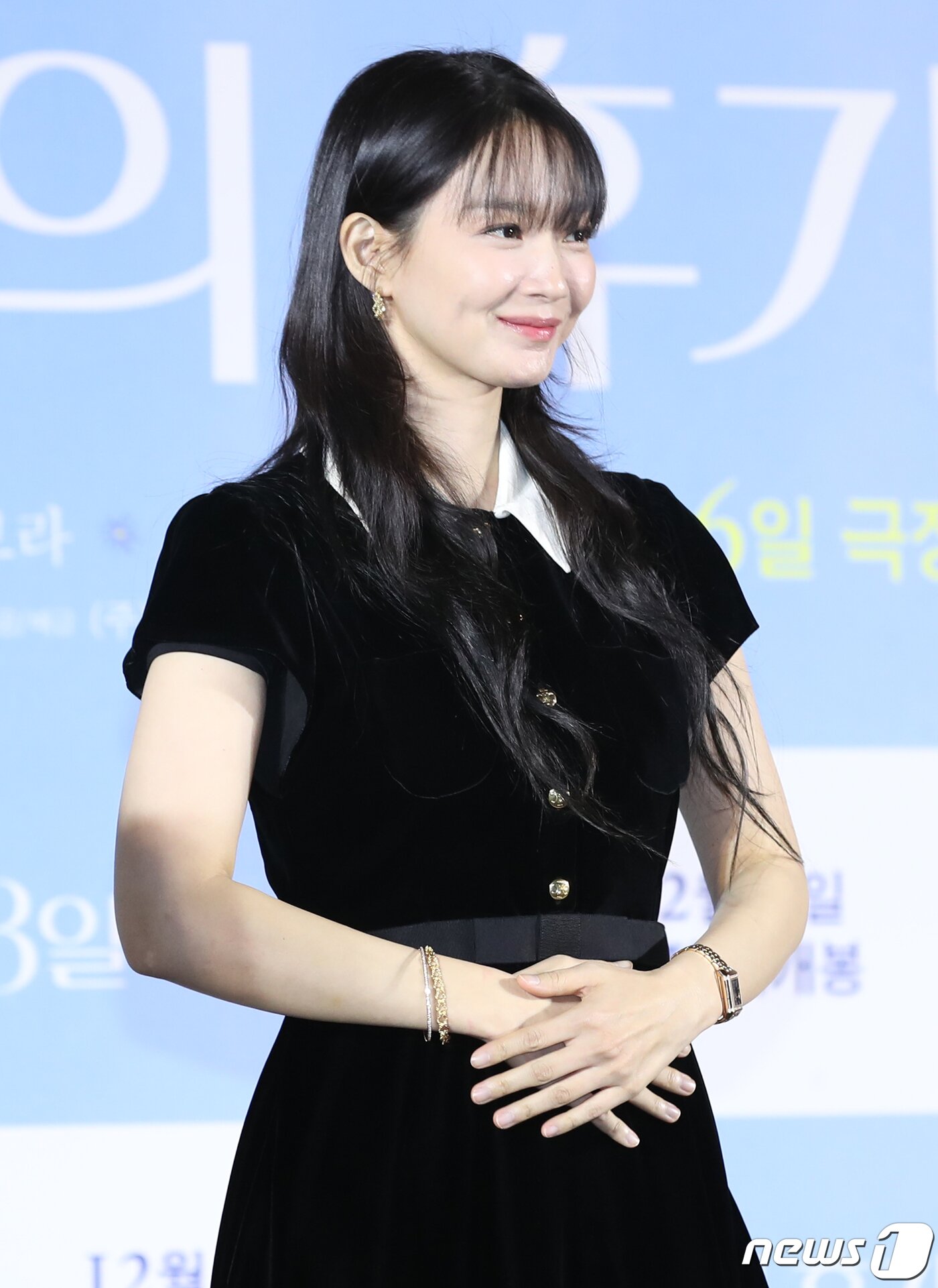 본문 이미지 - 배우 신민아가 13일 서울 용산구 CGV 용산아이파크몰에서 열린 영화 &#39;3일의 휴가‘&#40;감독 육상효&#41; 제작보고회에서 미소를 짓고 있다. ⓒ News1 권현진 기자