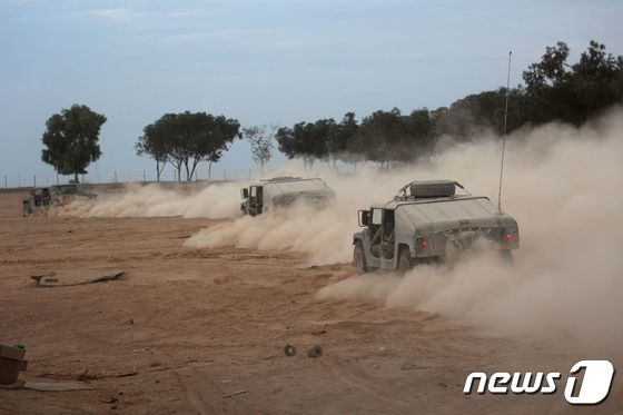 [사진] 가자 지구 향해 이동하는 이스라엘 군 군용 차량