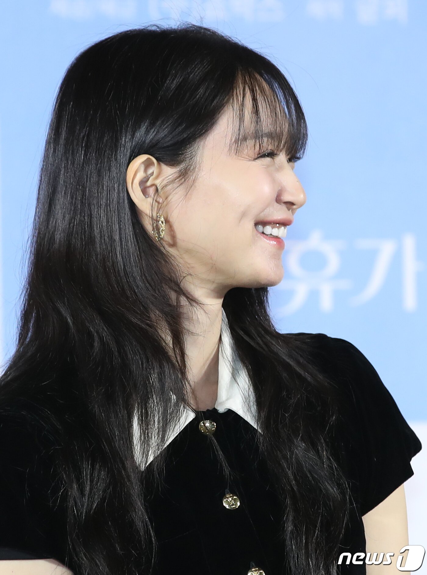 본문 이미지 - 배우 신민아가 13일 서울 용산구 CGV 용산아이파크몰에서 열린 영화 &#39;3일의 휴가‘&#40;감독 육상효&#41; 제작보고회에서 미소를 짓고 있다. ⓒ News1 권현진 기자