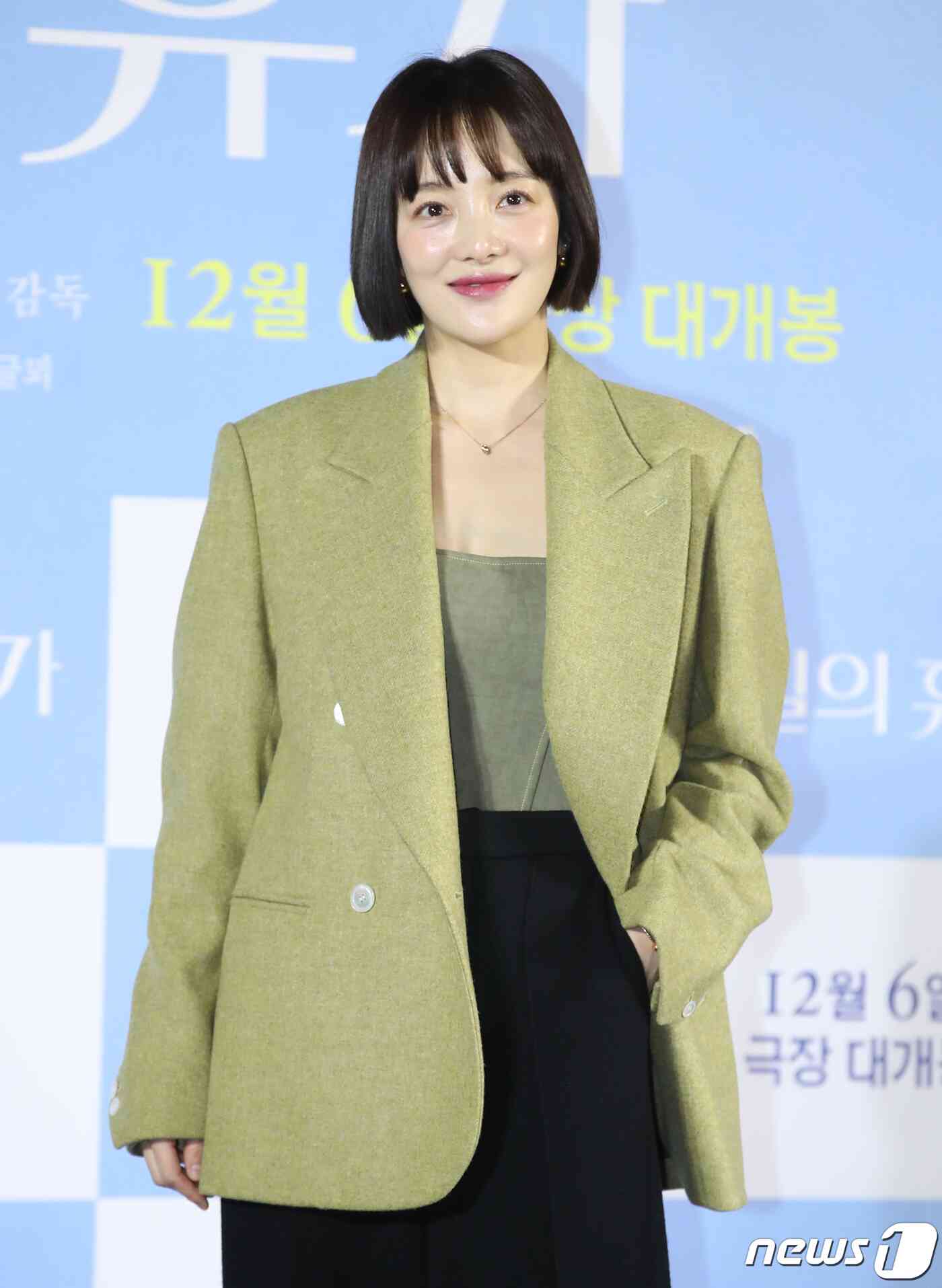 배우 황보라가 13일 서울 용산구 CGV 용산아이파크몰에서 열린 영화 '3일의 휴가‘(감독 육상효) 제작보고회에서 포즈를 취하고 있다. '3일의 휴가'는 하늘에서 휴가 온 엄마 복자(김해숙 분)와 엄마의 레시피로 백반집을 운영하는 딸 진주(신민아 분)의 힐링 판타지 영화다. 2023.11.13/뉴스1 © News1 권현진 기자