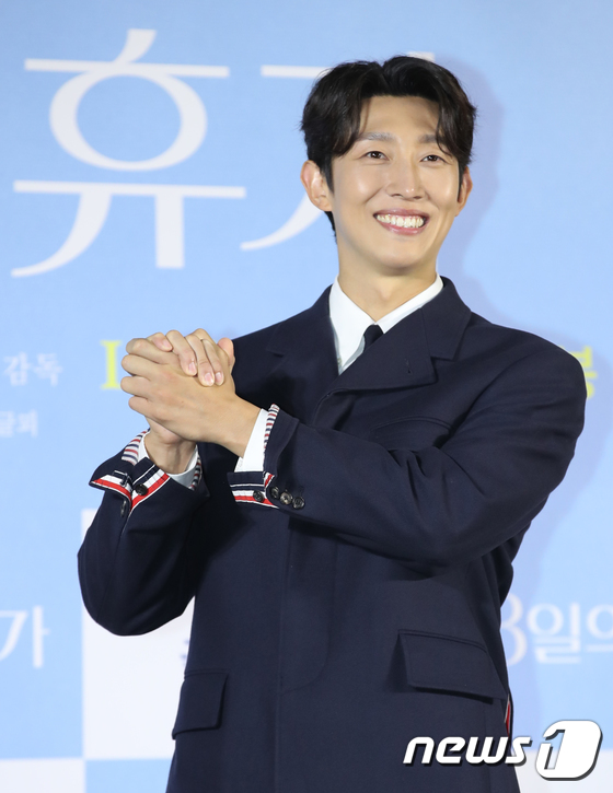 강기영, 유쾌한 미소