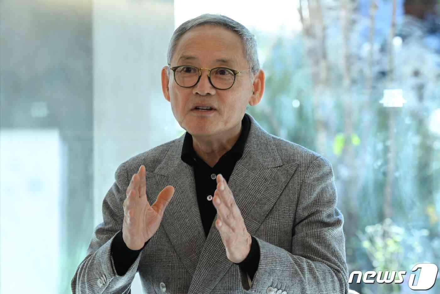 유인촌 문화체육관광부 장관이 13일 오전 서울 종로구 북촌 설화수의 집에서 열린 '2023-2024 한국방문의 해' 계기 관광 전략 간담회에서 모두발언을 하고 있다. (공동취재) 2023.11.13/뉴스1 © News1 김진환 기자