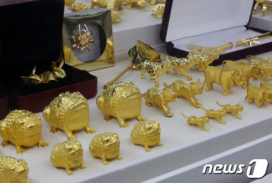 중동 불안에 오르는 금값
