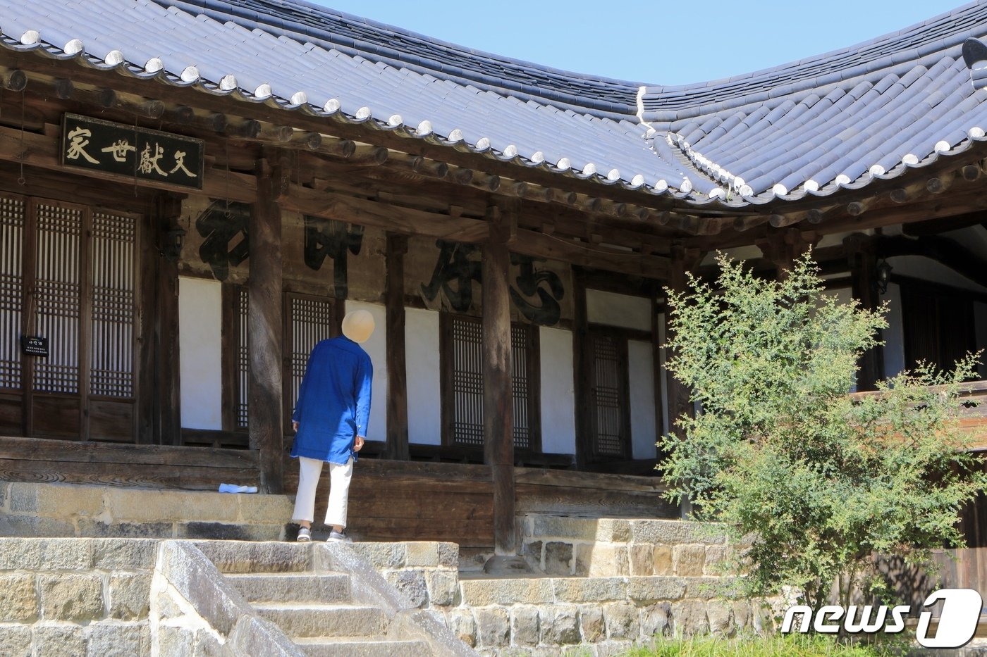 본문 이미지 - 사랑채 곳곳에 편액이 걸려 있다&#40;한국관광공사 제공&#41;