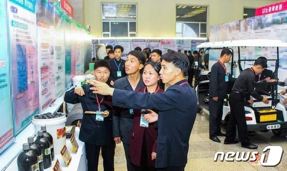 전국나노기술 과학기술전시회 개최한 북한…