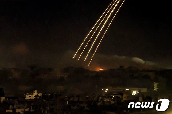 [포토] 발사체 떨어지는 가자-이스라엘 접경지