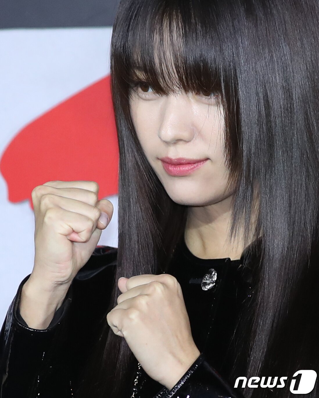 본문 이미지 - 배우 한효주가 14일 서울 용산구 CGV 용산아이파크몰에서 열린 넷플릭스 영화 '독전2‘(감독 백종열) 제작보고회에서 강렬한 포즈를 취하고 있다. ⓒ News1 권현진 기자