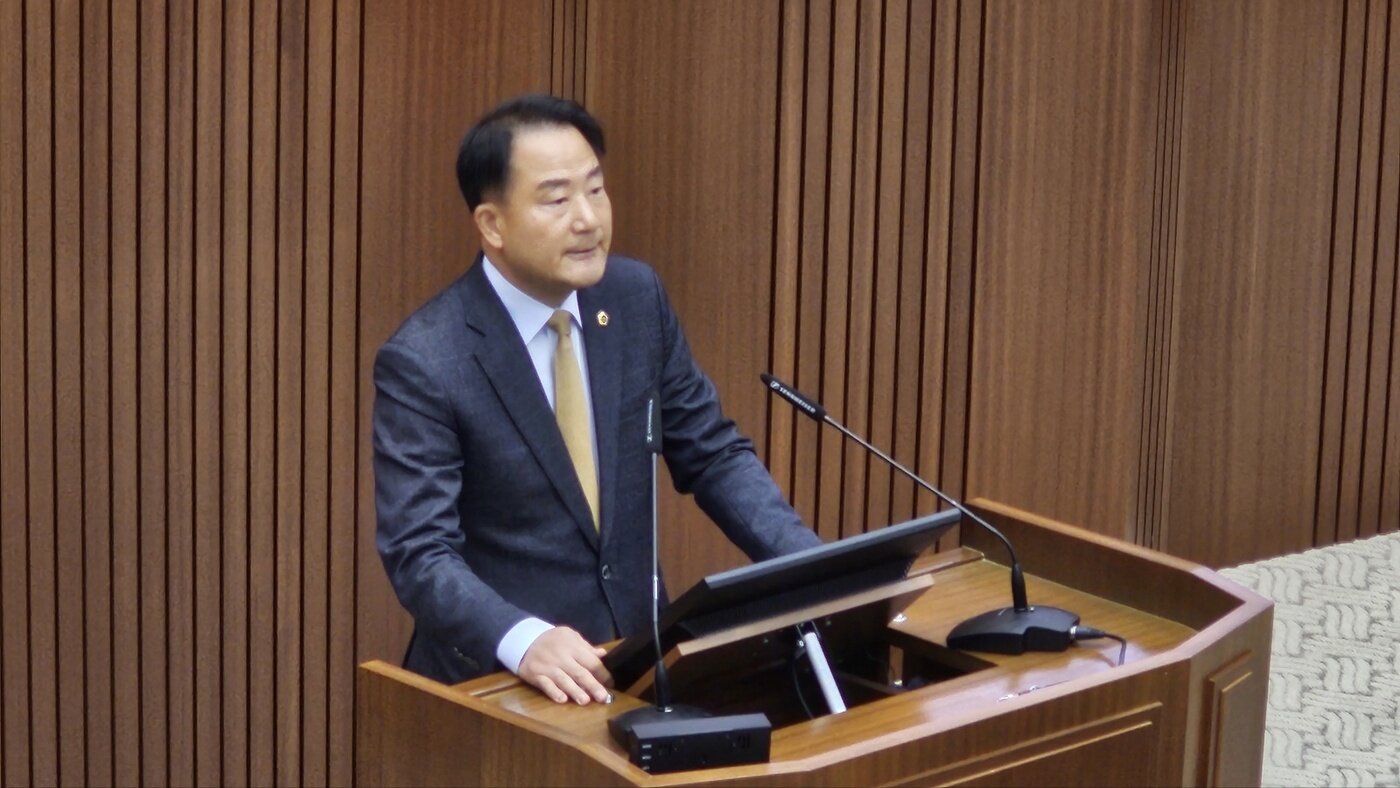 본문 이미지 - 14일 오전 세종시 소규모 숙박시설 추진과 관련해 5분자유발언을 하는 상병헌 세종시의원. / 뉴스1 