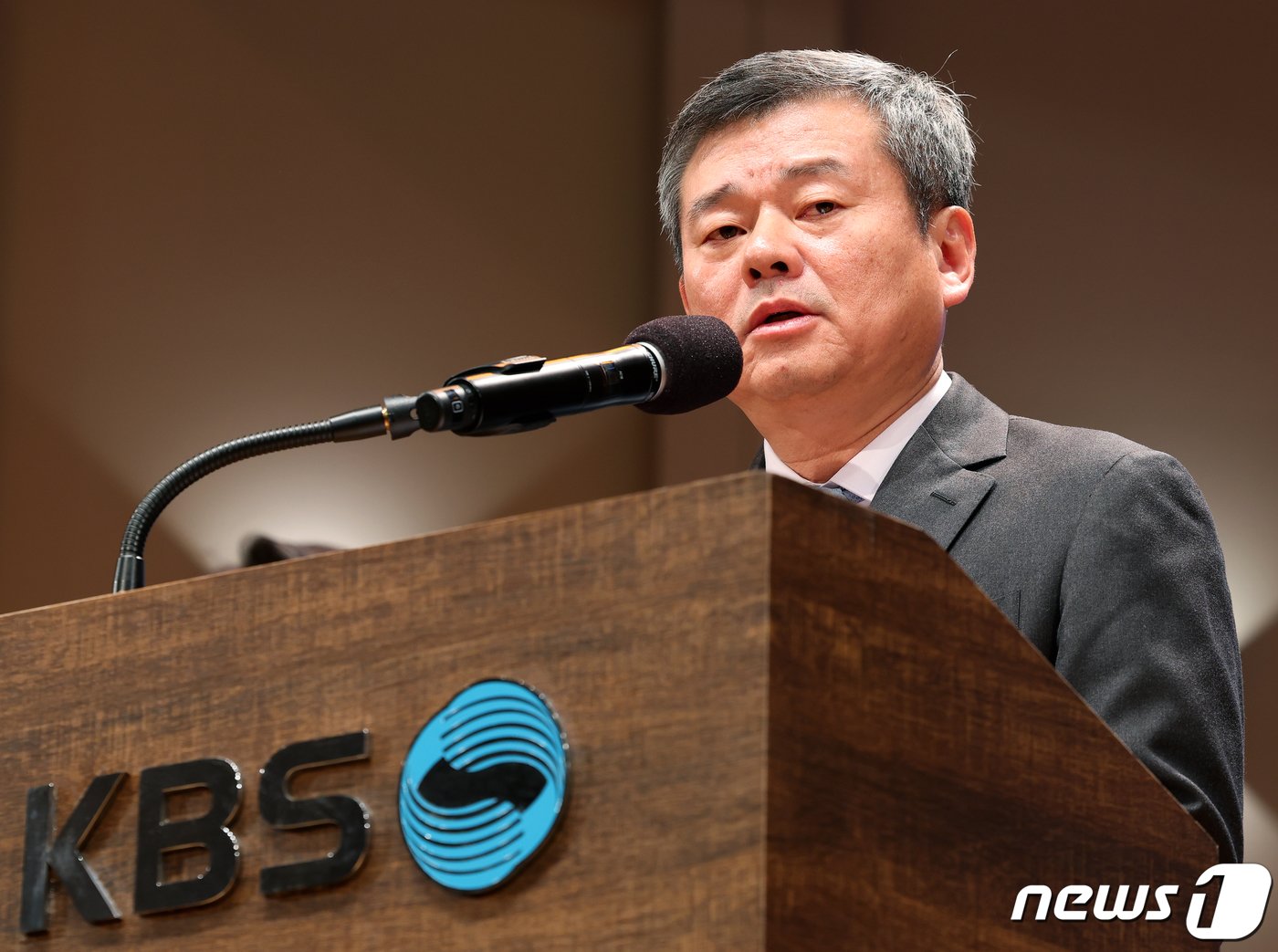 본문 이미지 - 박민 KBS 신임 사장이 14일 오전 서울 영등포구 여의도 KBS아트홀에서 대국민 기자회견을 하고 있다. 2023.11.14/뉴스1 ⓒ News1 김진환 기자