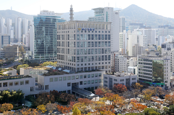 '돌발 폐업' 부산 수영장 먹튀 운영진 2명 송치…280명 9000만원 피해