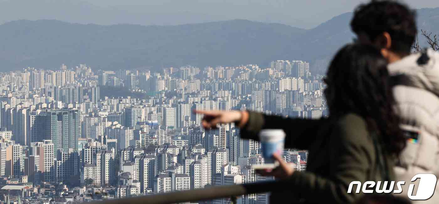  서울 남산에서 바라본 아파트 단지 모습. 2023.11.14/뉴스1 © News1 허경 기자