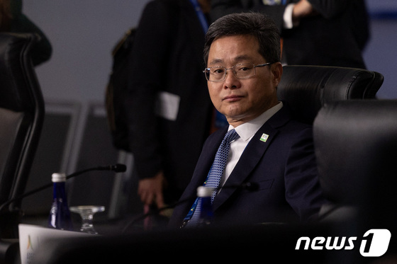 [사진] APEC 재무장관 회의 참석한 란포안 중국 재정부장