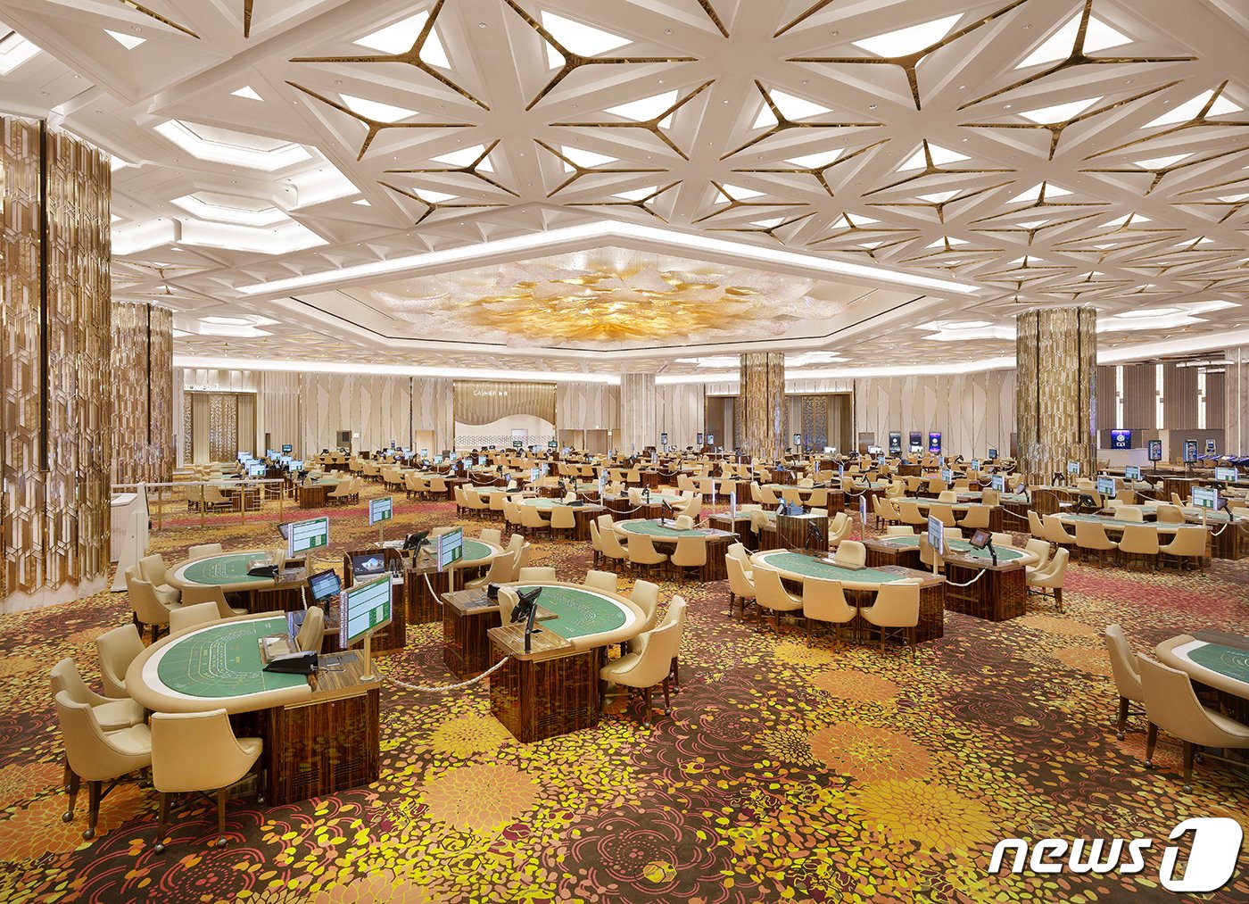 본문 이미지 - 카지노장 내부 모습.(롯데관광개발제공)