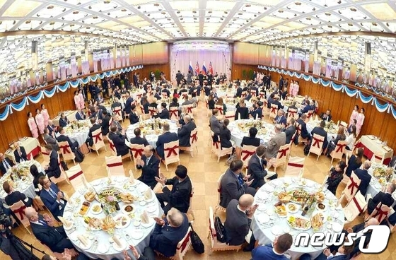북한, 러시아 대표단 환영 연회 마련…"긴밀한 접촉으로 협동 강화"