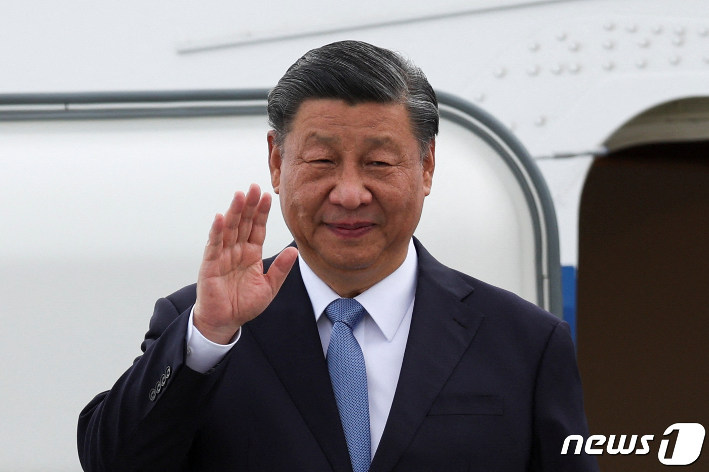(샌프란시스코 로이터=뉴스1) 우동명 기자 = 시진핑 중국 국가주석이 14일(현지시간) 미중 정상회담과 APEC 정상회의에 참석하기 위해 캘리포니아주 샌프란시스코 국제 공항에 도착 …
