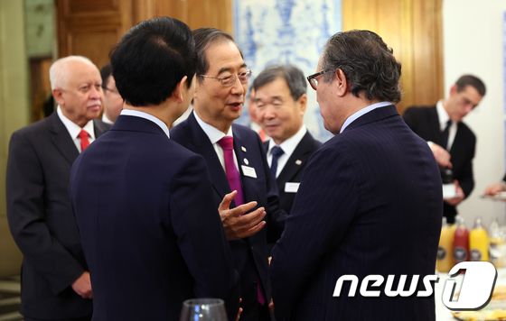  BIE 회원국 대표들 만나는 한덕수 총리 
