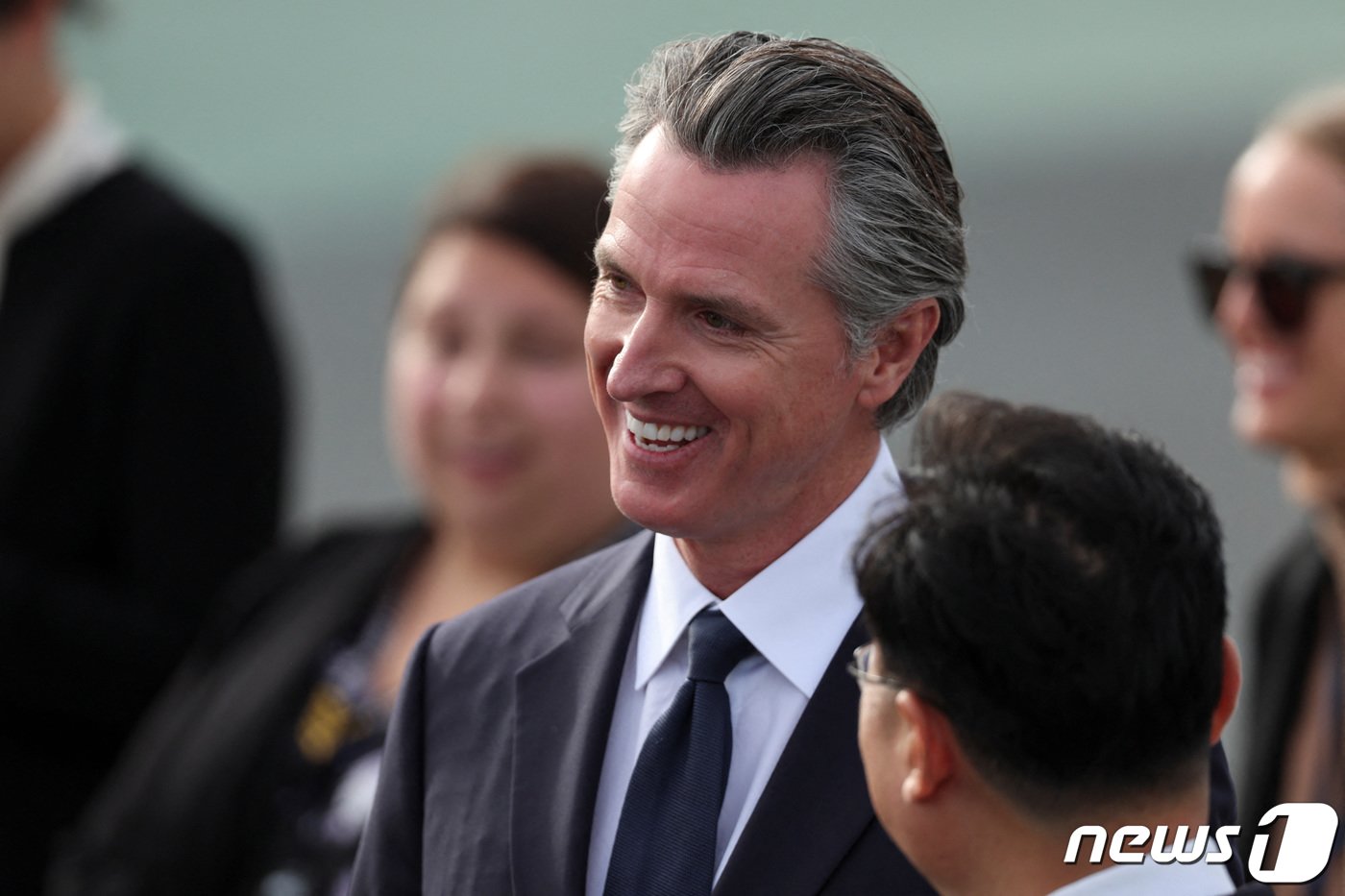 본문 이미지 - 지난해 11월 14일&#40;현지시간&#41; 개빈 뉴섬 캘리포니아 주지사 시진핑 중국 국가 주석을 맞이하고 있다. 2023.11.15 ⓒ 로이터=뉴스1 ⓒ News1 정지윤 기자