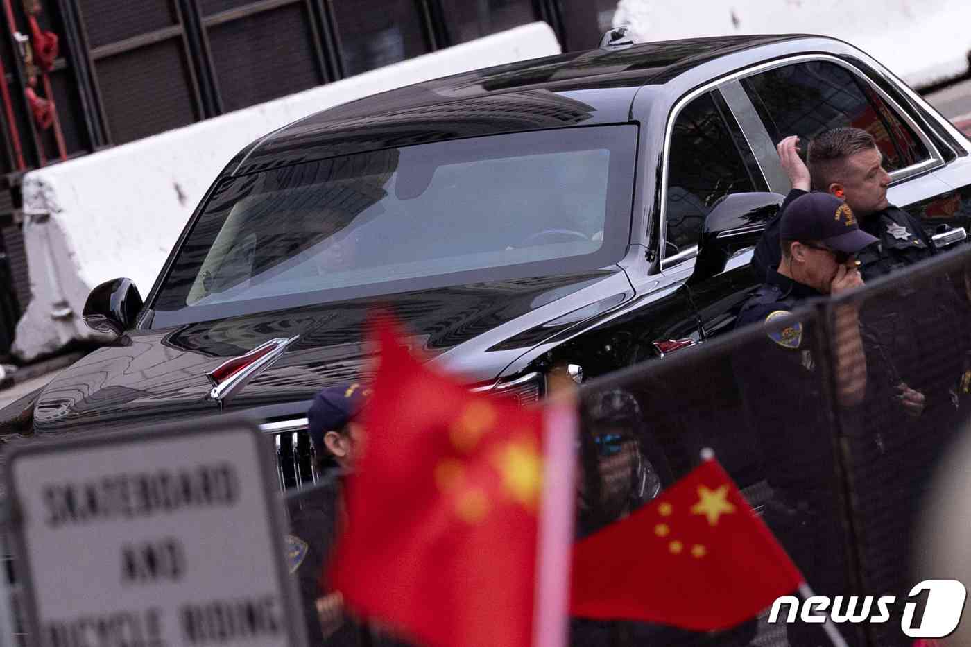 시진핑 중국 국가 주석이 14일(현지시간) APEC 정상회의 동안 머무를 캘리포니아주 샌프란시스코의 호텔에 차량을 타고 도착을 하고 있다. 2023.11.15 © 로이터=뉴스1 © News1 우동명 기자