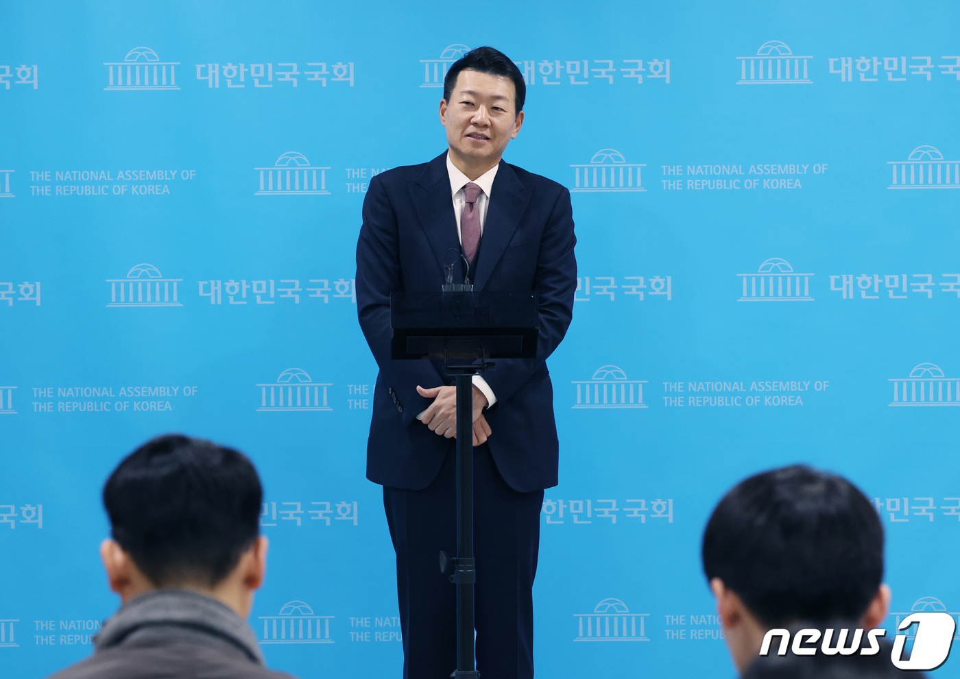 (서울=뉴스1) 송원영 기자 = 윤희석 국민의힘 선임 대변인이 15일 서울 여의도 국회 소통관에서 열린 '나때 Break' 브리핑에서 취재진 질문을 받고 있다. 2023.11.15 …