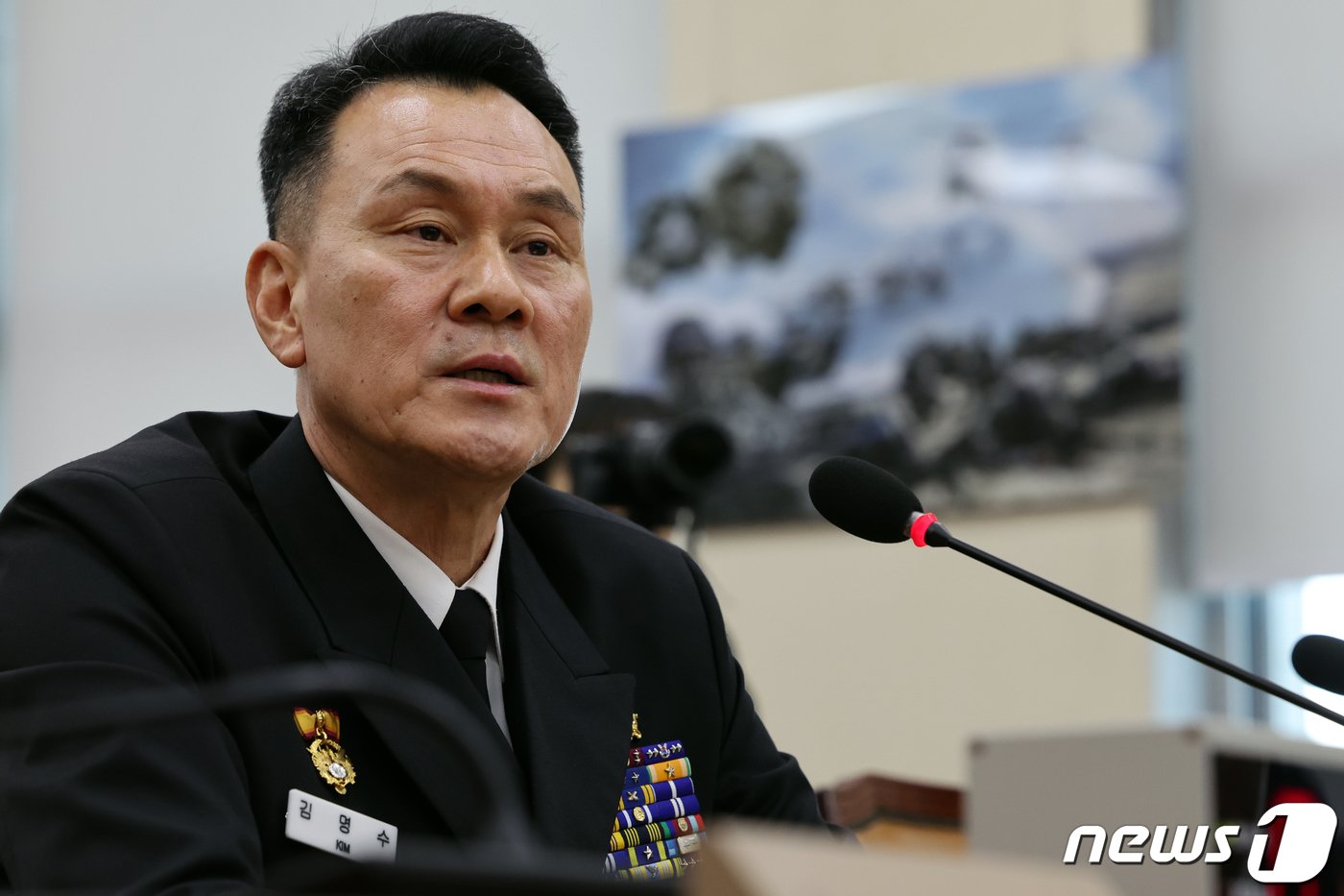 본문 이미지 - 김명수 합동참모본부의장 후보자가 15일 오전 서울 여의도 국회 국방위원회에서 열린 인사청문회에서 의원 질의에 답변하고 있다. 2023.11.15/뉴스1 ⓒ News1 황기선 기자