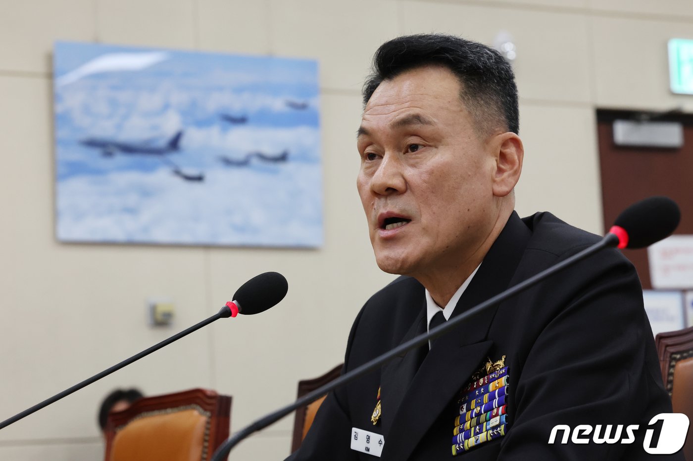 본문 이미지 - 김명수 합동참모본부의장 후보자가 15일 오전 서울 여의도 국회 국방위원회에서 열린 인사청문회에서 의원 질의에 답변하고 있다. 2023.11.15/뉴스1 ⓒ News1 황기선 기자