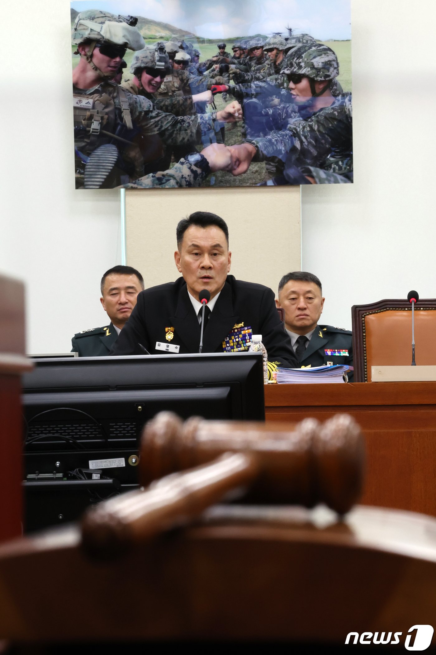 본문 이미지 - 김명수 합동참모본부의장 후보자가 15일 오전 서울 여의도 국회 국방위원회에서 열린 인사청문회에서 의원 질의에 답변하고 있다. 2023.11.15/뉴스1 ⓒ News1 황기선 기자