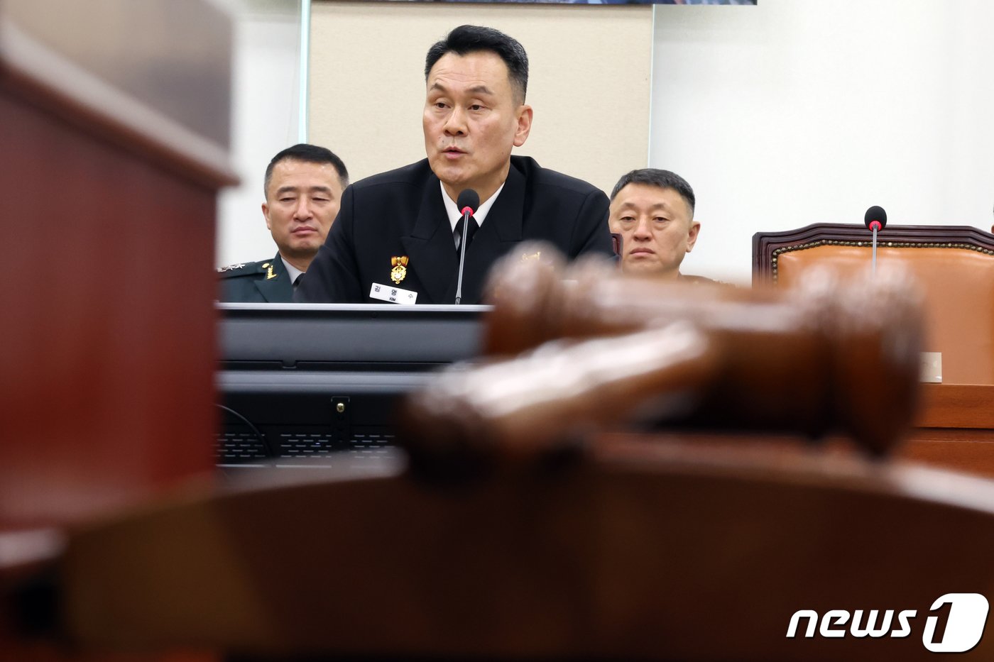 본문 이미지 - 김명수 합동참모본부의장 후보자가 15일 오전 서울 여의도 국회 국방위원회에서 열린 인사청문회에서 의원 질의에 답변하고 있다. 2023.11.15/뉴스1 ⓒ News1 황기선 기자