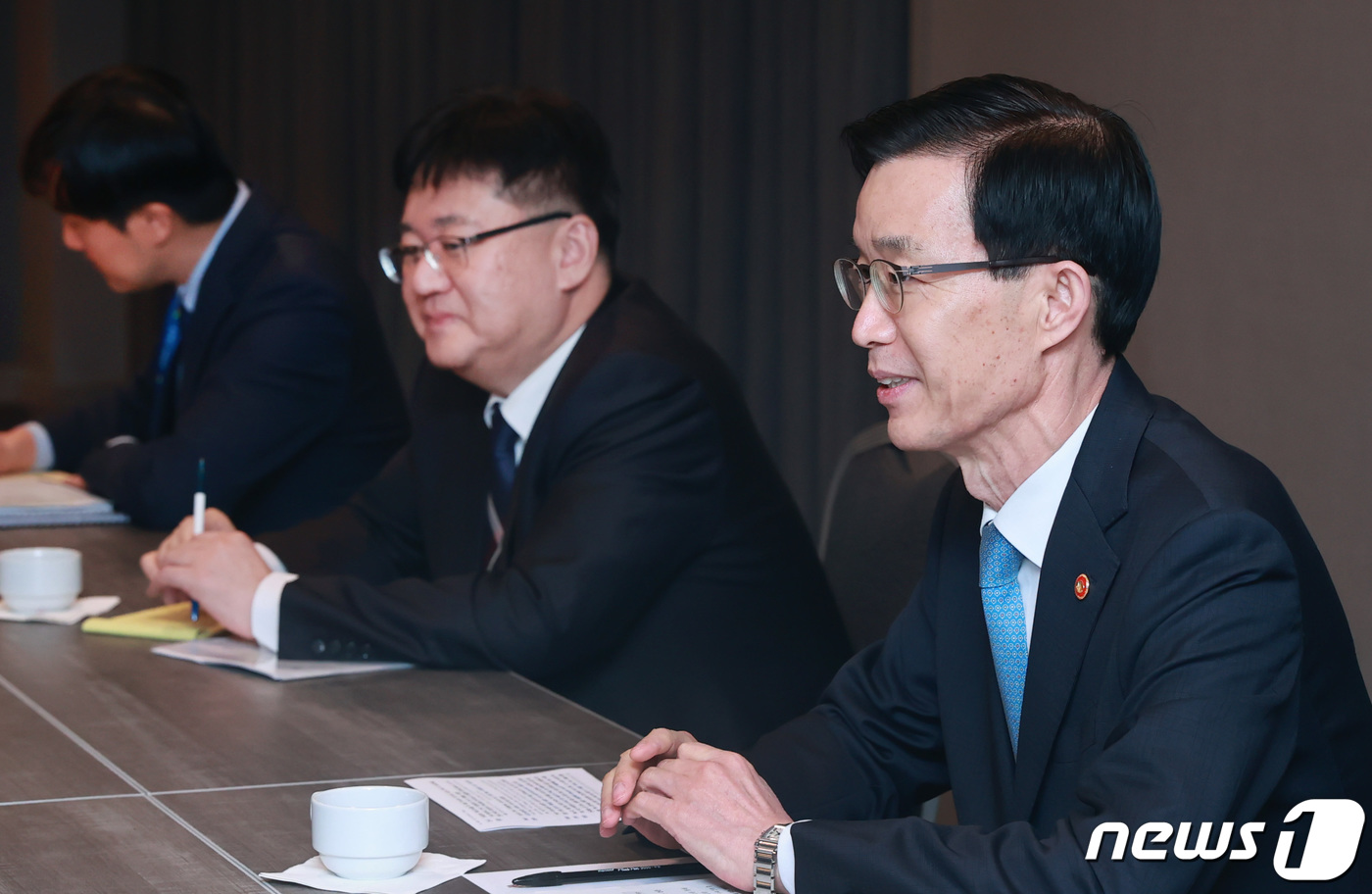 (서울=뉴스1) = 방문규 산업통상자원부 장관이 14일(현지시간) 미국 샌프란시스코 메리어트 마르퀴스호텔에서 스티븐 비건 보잉 부회장과 면담하고 있다. (산업통상자원부 제공) 20 …