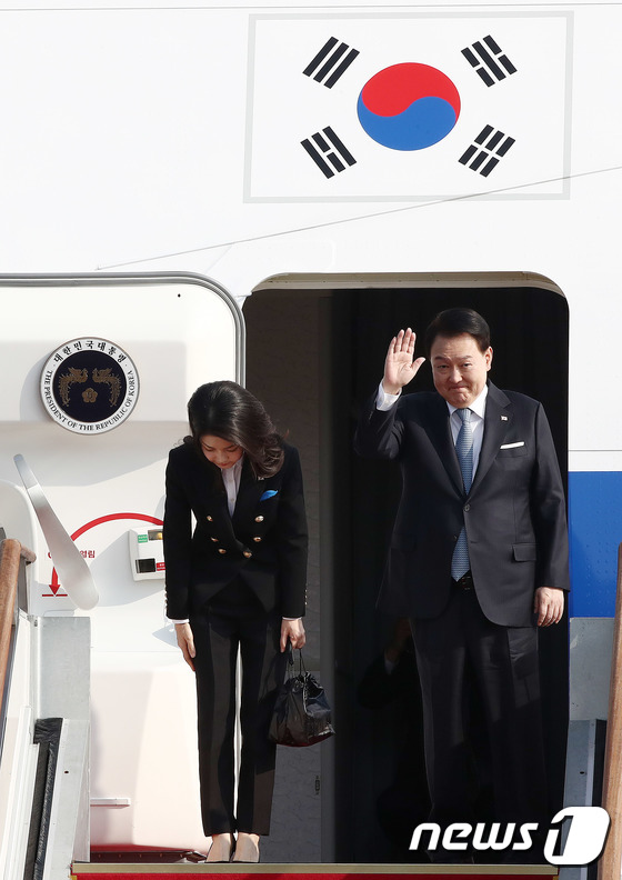 윤석열 대통령, APEC 참석위해 미국으로 출국