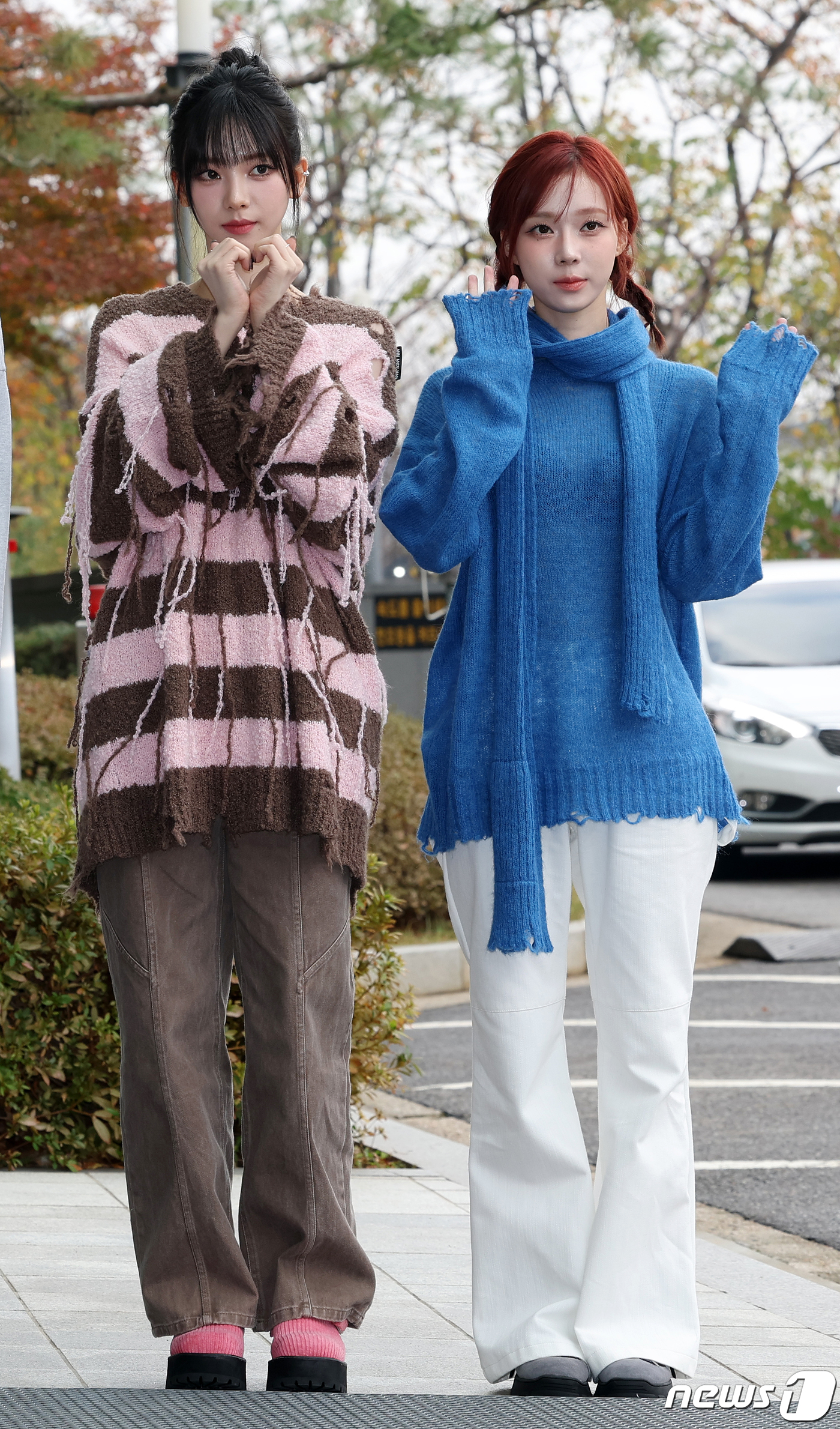 (서울=뉴스1) 김진환 기자 = 걸그룹 에스파(aespa)의 카리나와 윈터(오른쪽)가 15일 오후 서울 마포구 MBC에서 열린 FM4U '두시의 데이트 재재입니다' 생방송 출연을 …