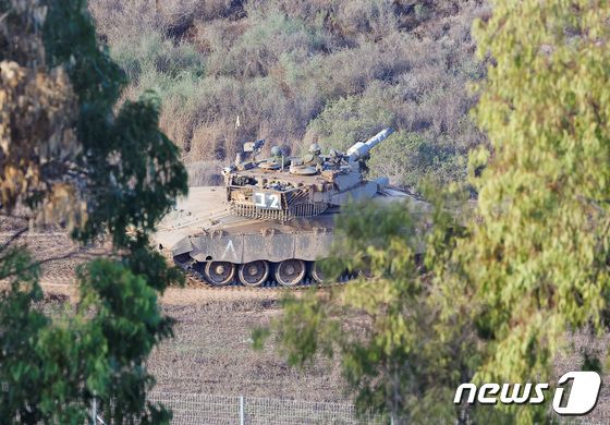 [사진] 가자 국경서 이동 중인 이스라엘군 탱크
