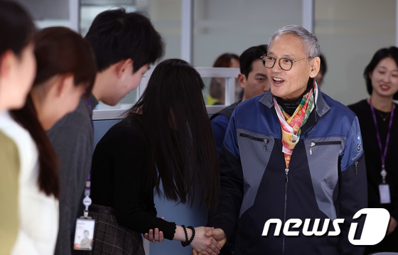 영화진흥위원회 찾은 유인촌 장관