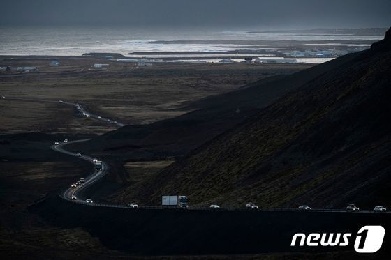 [사진] 화산 폭발 임박한 아이슬란드의 대피하는 차량 행렬