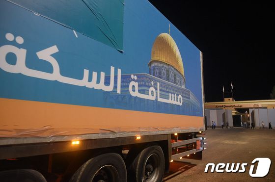 [사진] 라파 검문소에 대기중인 가자지구 구호트럭