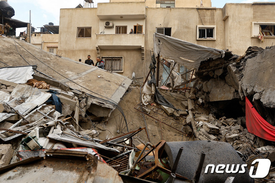 [사진] 이스라엘 포격 받은 가자 지구의 폭삭 무너진 주택