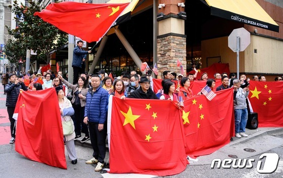 [포토] 시진핑 中 국가주석 美 방문에 거리로 나온 지지자들