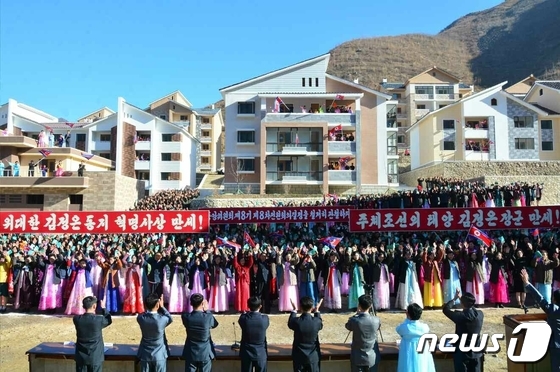 북한 '광산도시' 검덕지구에 새집들이…"인민의 기쁨"
