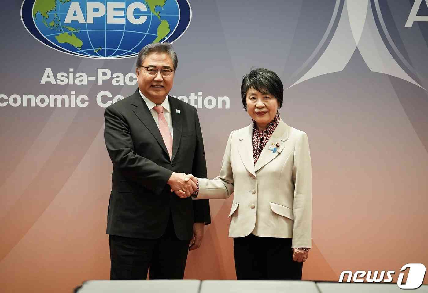 박진 외교부 장관(왼쪽)과 가미카와 요코 일본 외무상.(외교부 제공)
