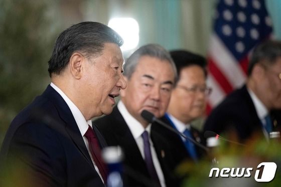 [사진] 바이든 대통령과 회담하는 시진핑 주석, 왕이 외교