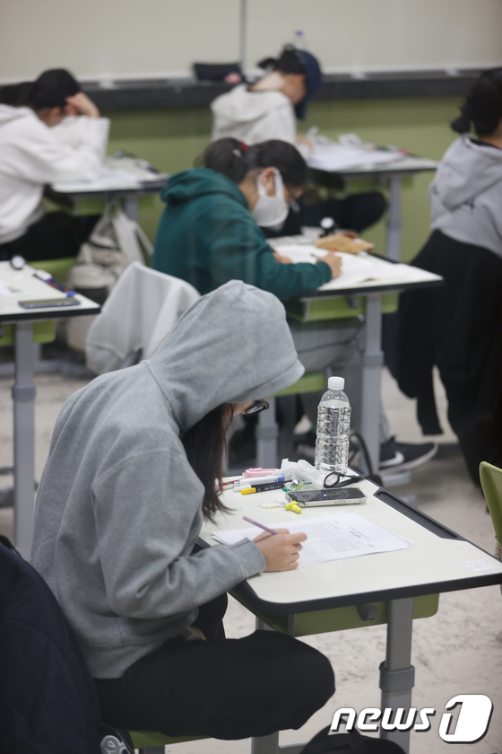 수능 시작 앞둔 수험생