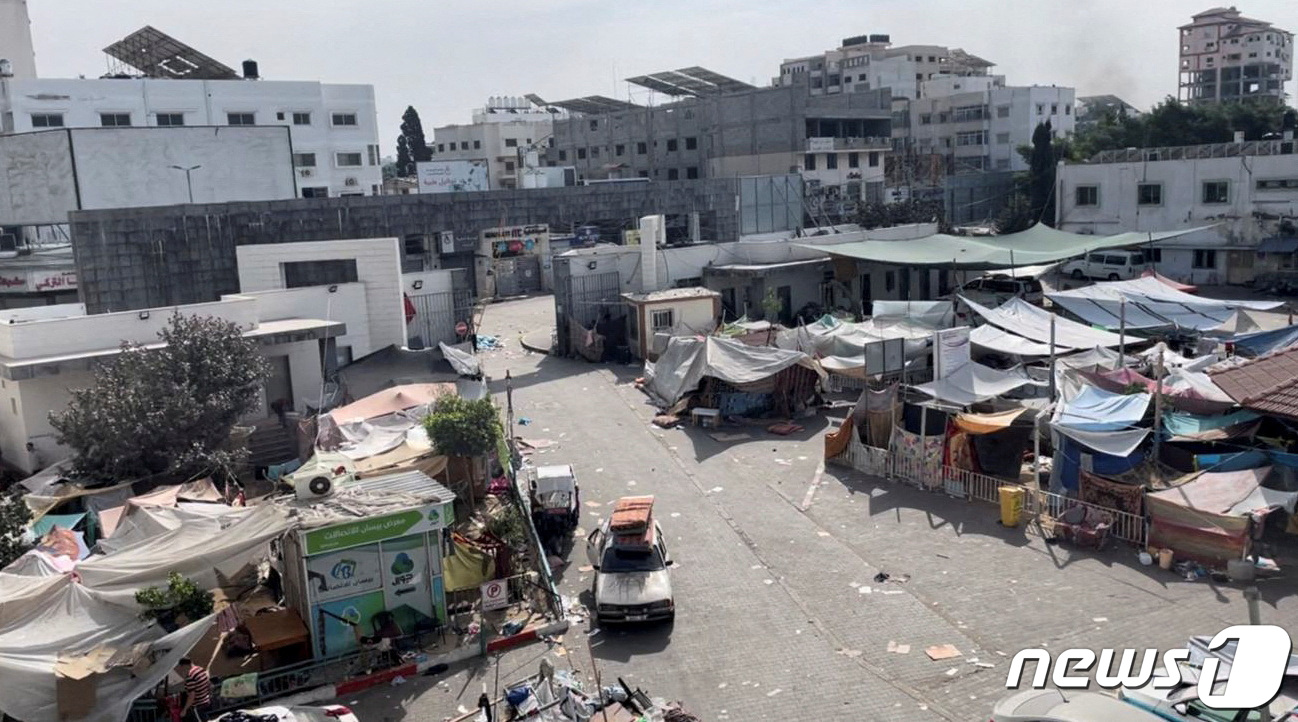 (가자 로이터=뉴스1) 정지윤 기자 = 15일(현지시간) 가자지구 알시파 병원 근처 피난민들이 머물고 있는 텐트와 임시 숙소들의 모습 2023.11.16ⓒ 로이터=뉴스1